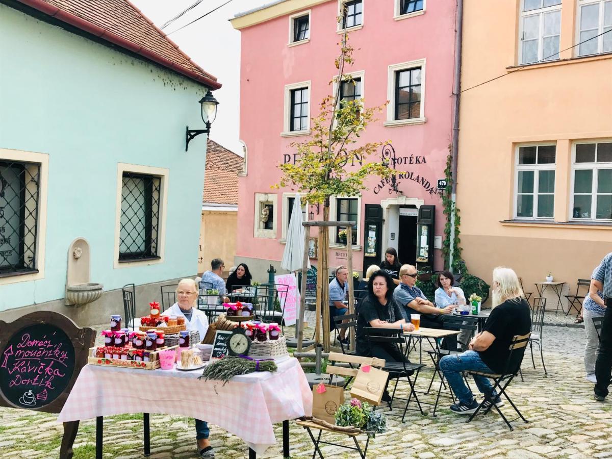 Boutique Apartments U Rolanda, Mikulasske Namesti Znojmo Luaran gambar