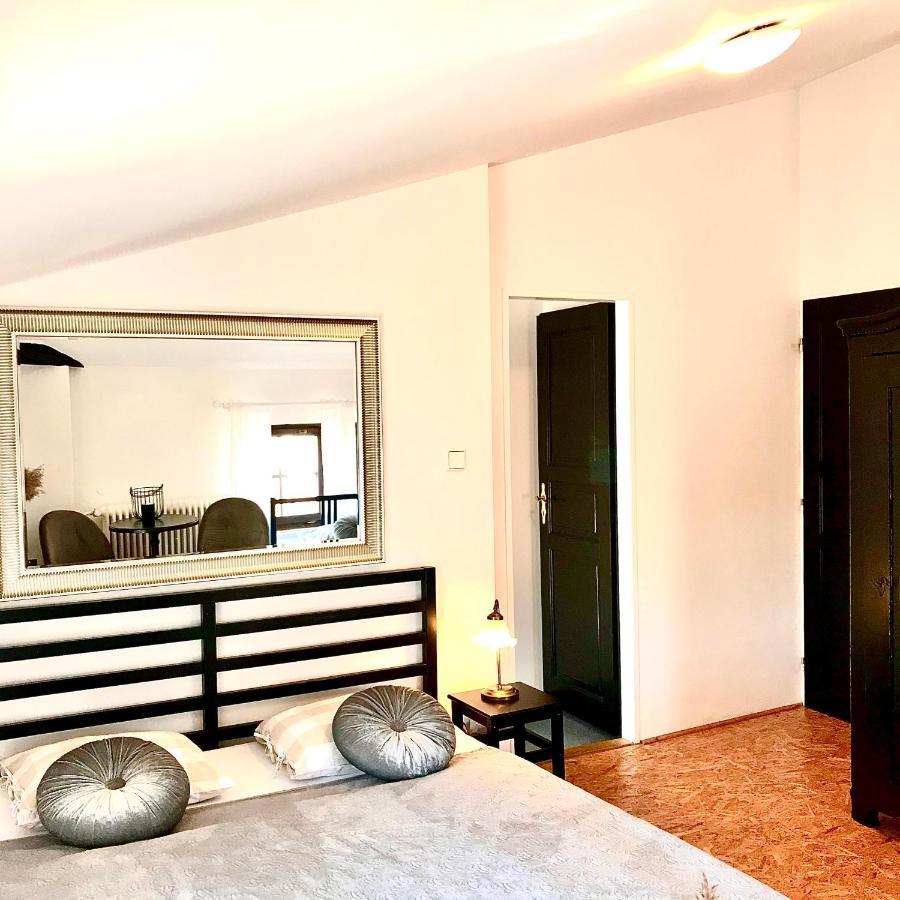 Boutique Apartments U Rolanda, Mikulasske Namesti Znojmo Luaran gambar