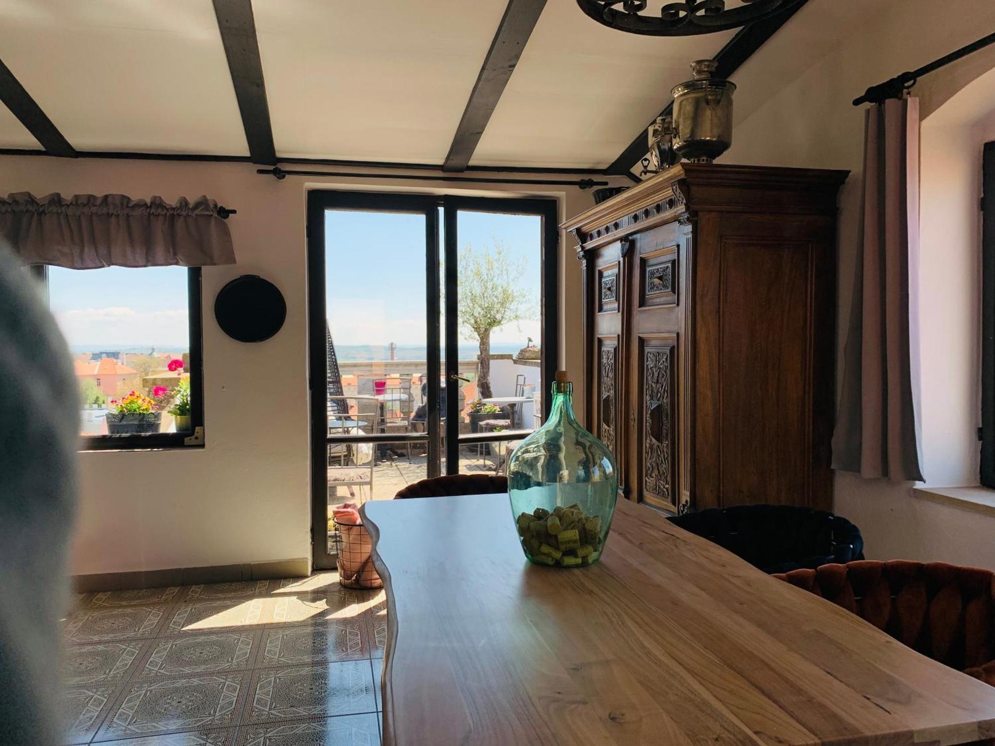 Boutique Apartments U Rolanda, Mikulasske Namesti Znojmo Luaran gambar