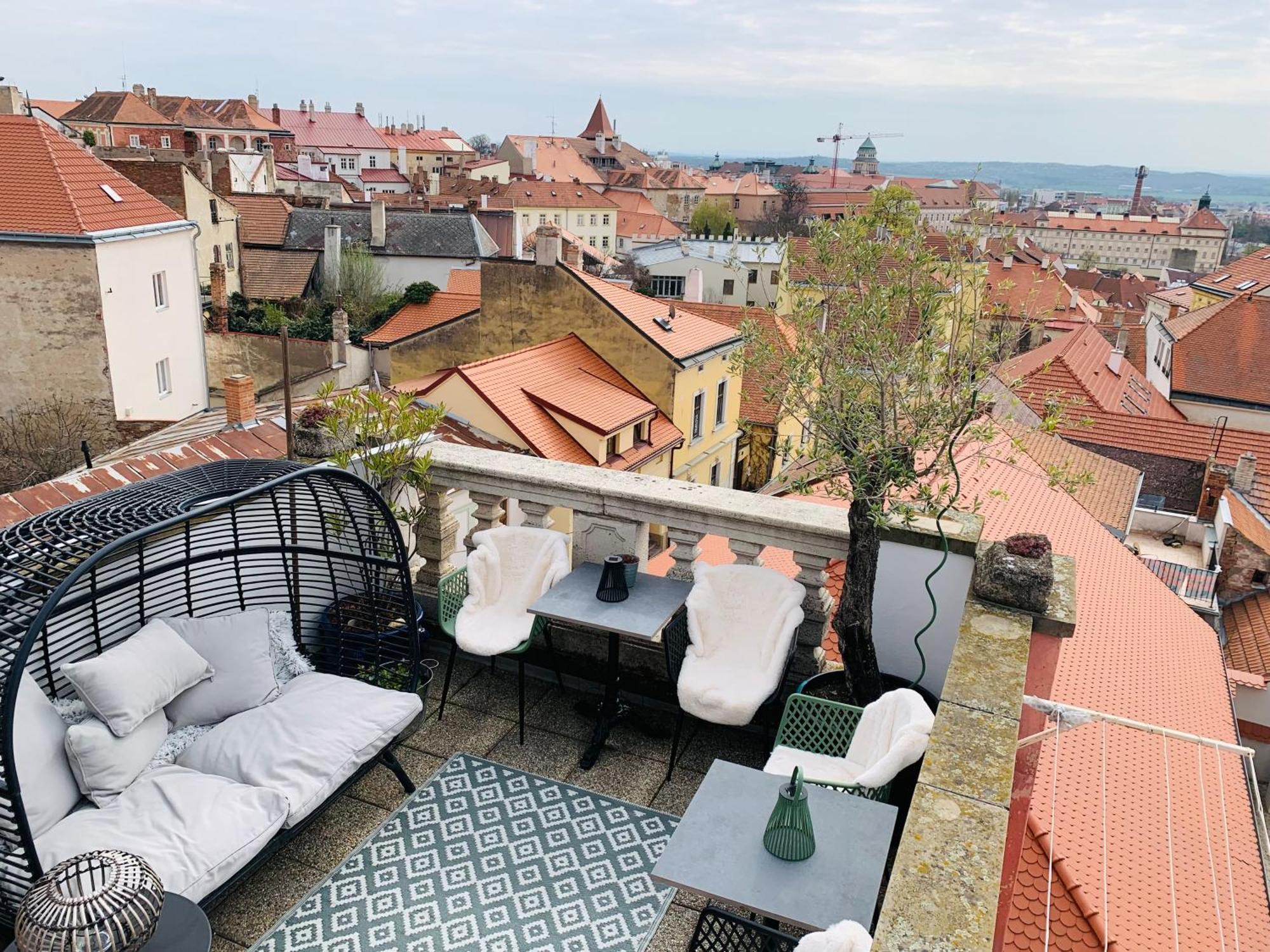 Boutique Apartments U Rolanda, Mikulasske Namesti Znojmo Luaran gambar