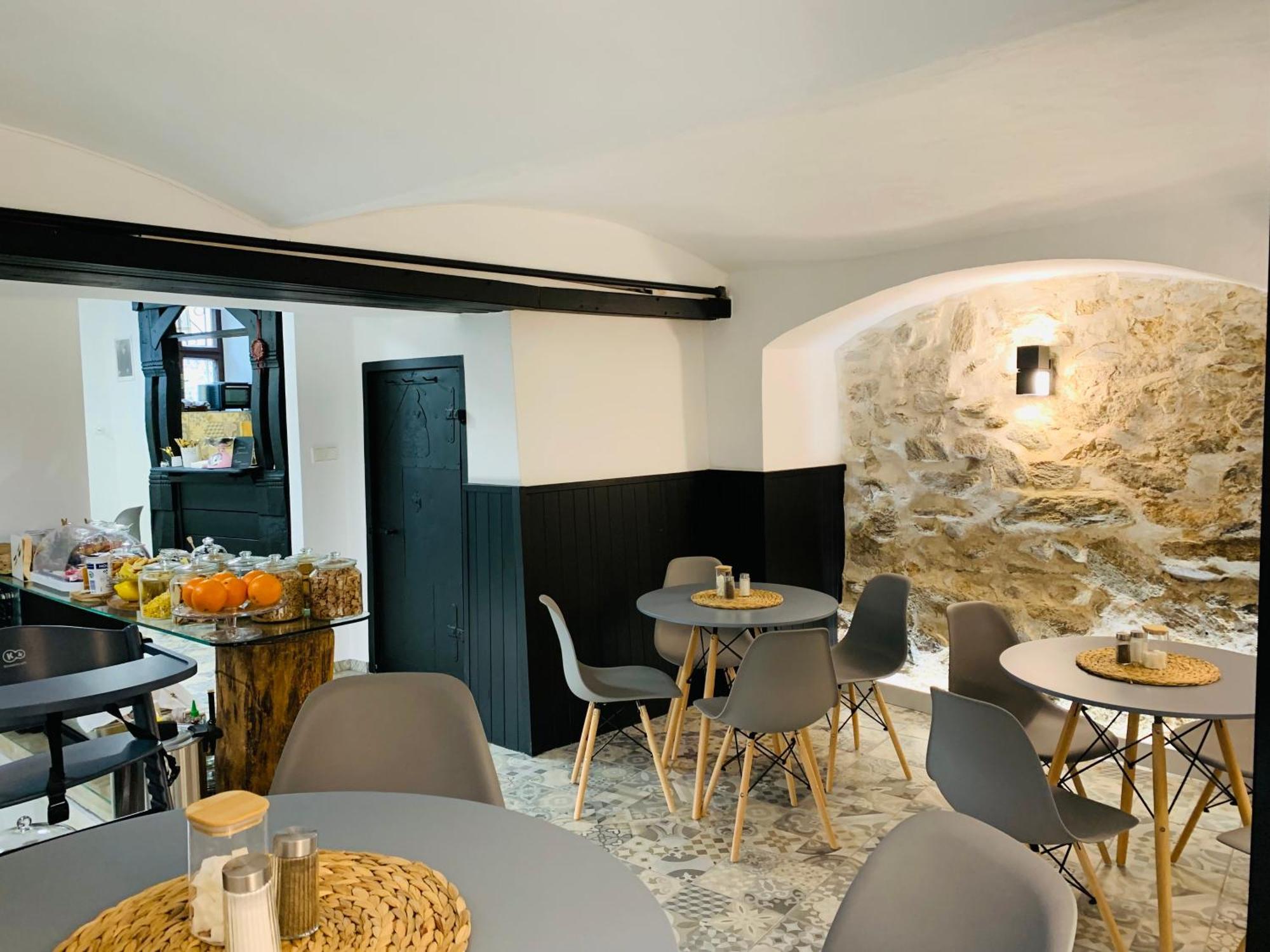 Boutique Apartments U Rolanda, Mikulasske Namesti Znojmo Luaran gambar