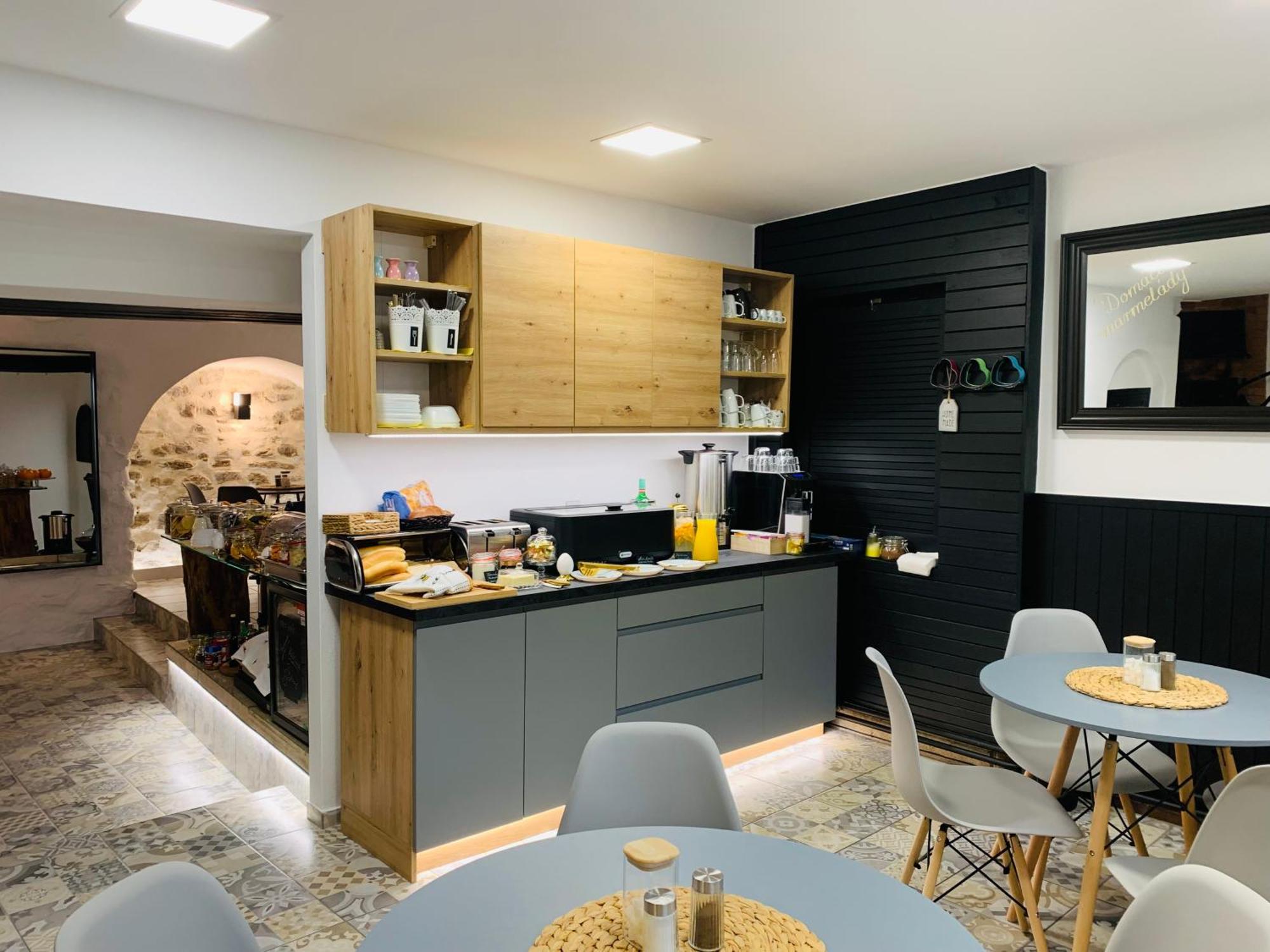 Boutique Apartments U Rolanda, Mikulasske Namesti Znojmo Luaran gambar