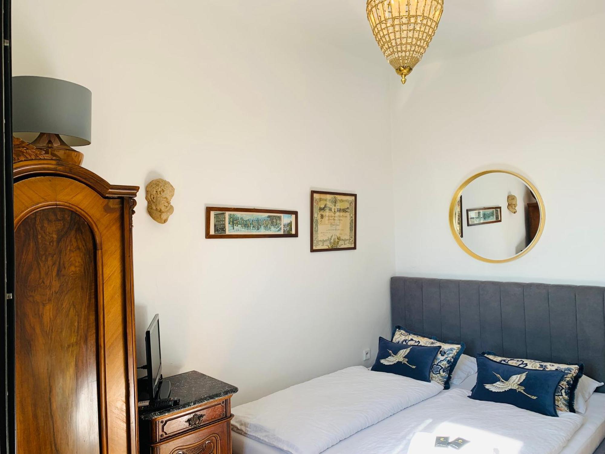 Boutique Apartments U Rolanda, Mikulasske Namesti Znojmo Bilik gambar