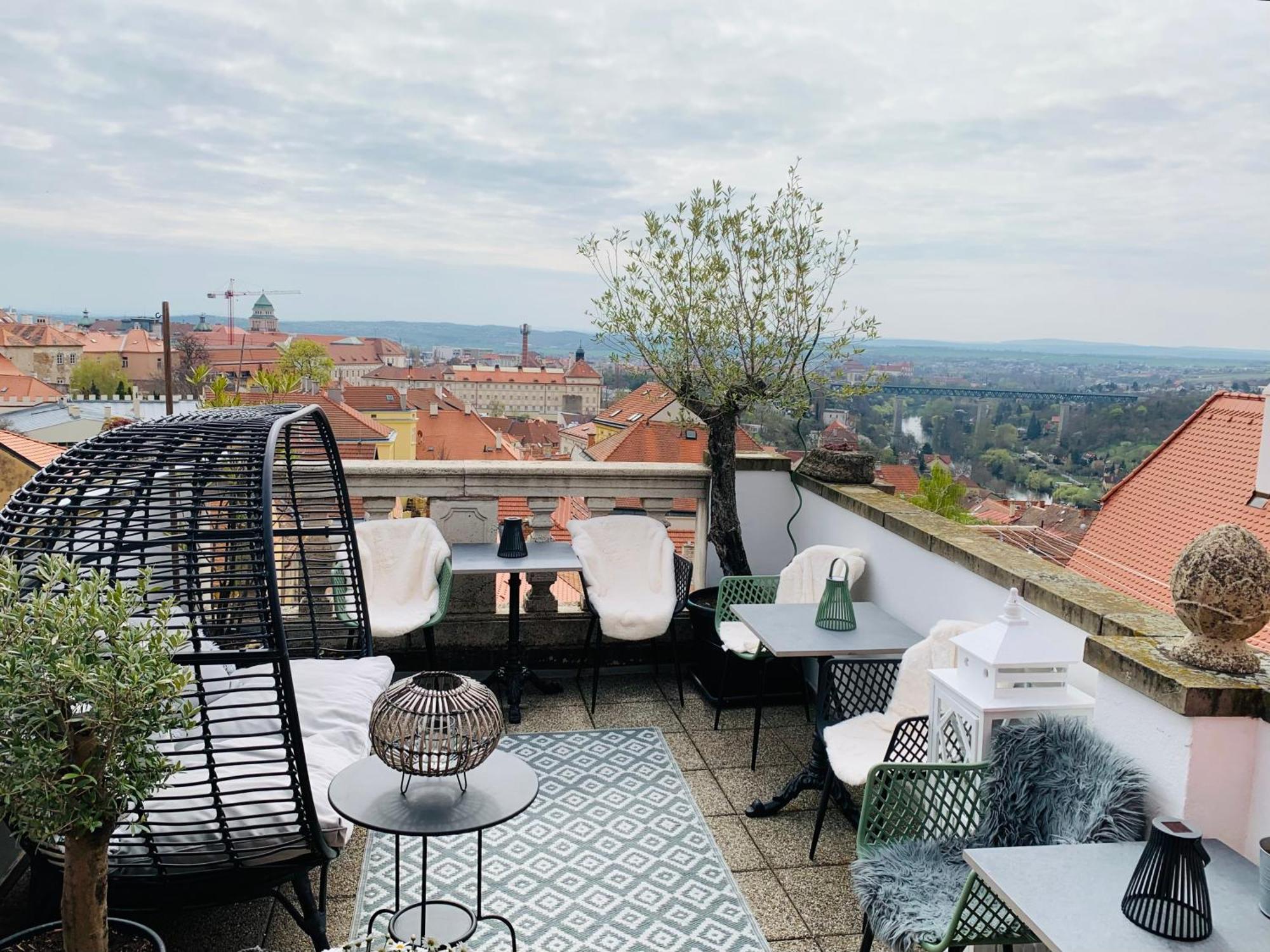 Boutique Apartments U Rolanda, Mikulasske Namesti Znojmo Luaran gambar