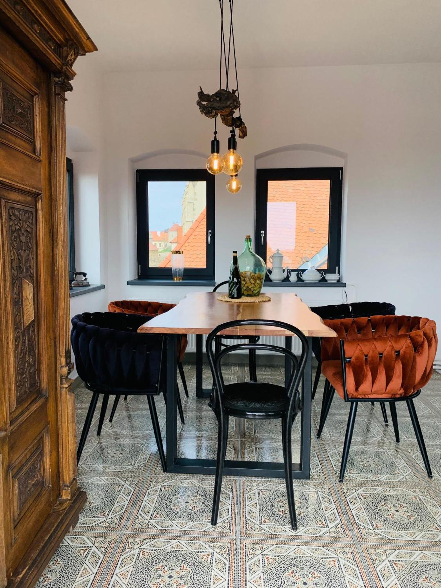 Boutique Apartments U Rolanda, Mikulasske Namesti Znojmo Luaran gambar