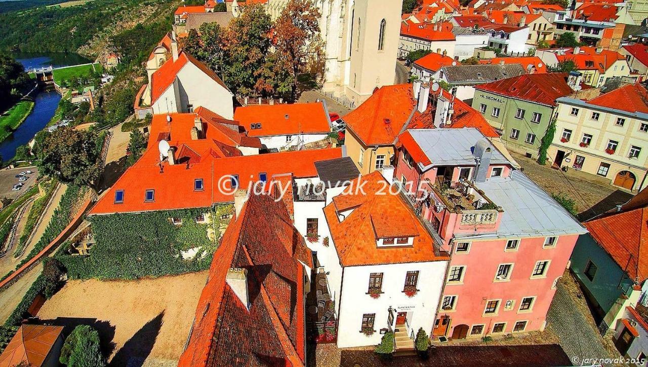 Boutique Apartments U Rolanda, Mikulasske Namesti Znojmo Luaran gambar
