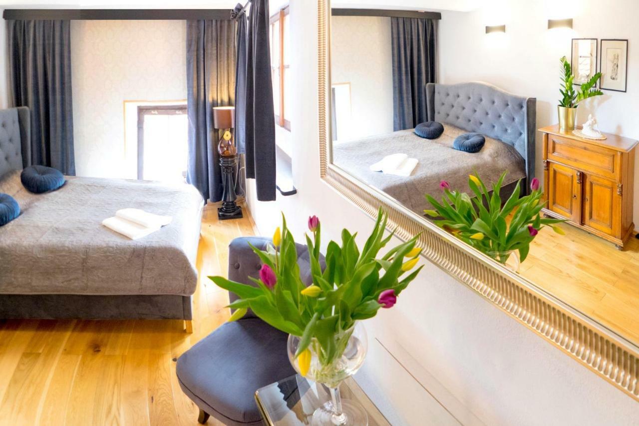 Boutique Apartments U Rolanda, Mikulasske Namesti Znojmo Luaran gambar